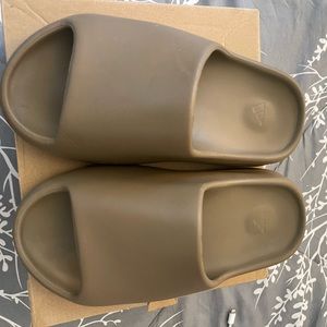 Yeezy slides women size 6